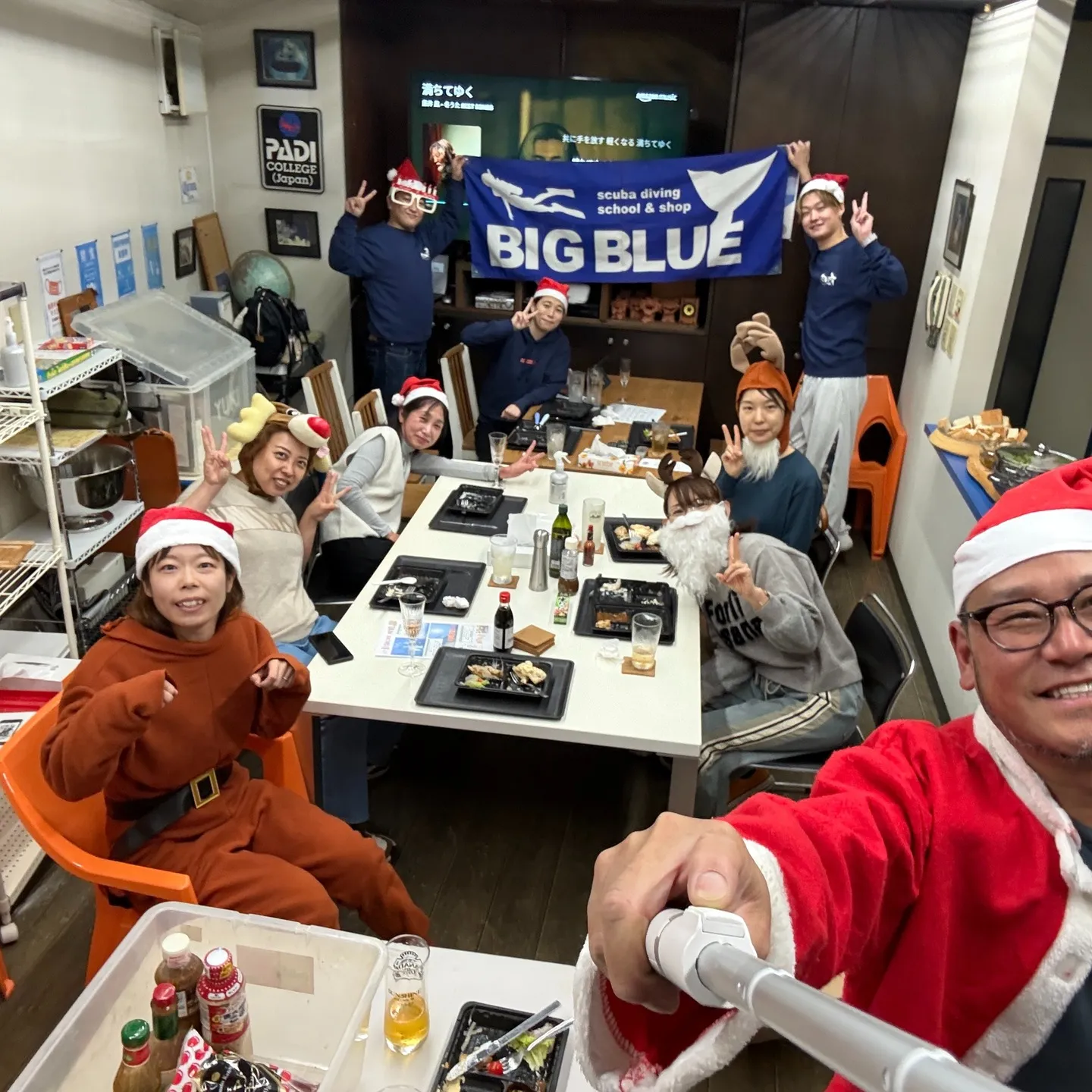 2025/12/21は店舗二階BARでクリスマスパーティー🎉...