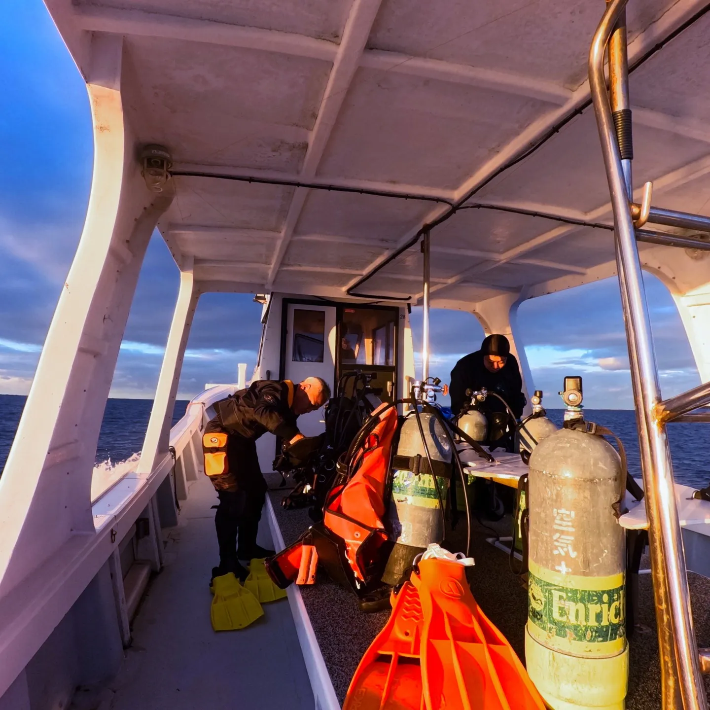 2025/12/21は店舗二階BARでクリスマスパーティー🎉...