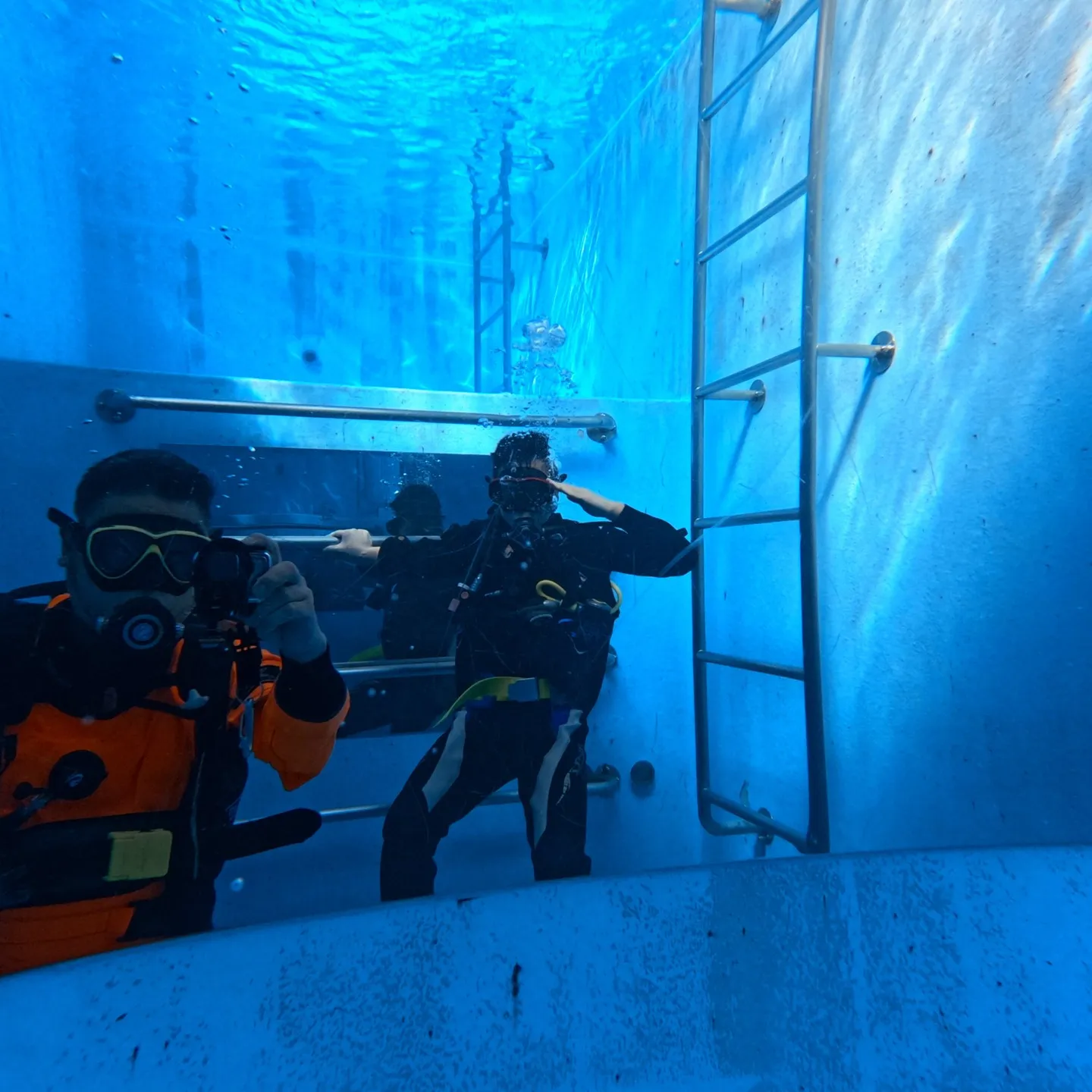 2025/12/21は店舗二階BARでクリスマスパーティー🎉...