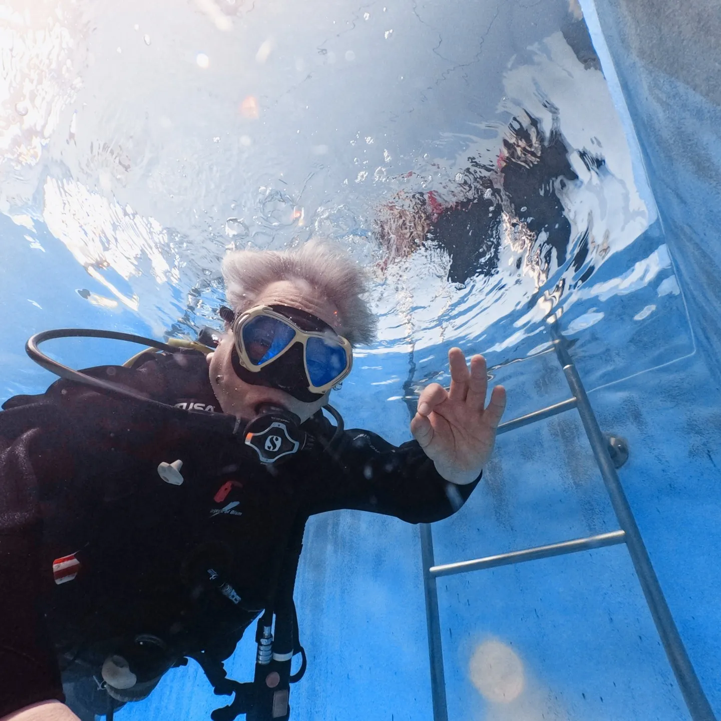 17金曜日は朝8時からプールでダイブマスター講習でした🚣‍♂...